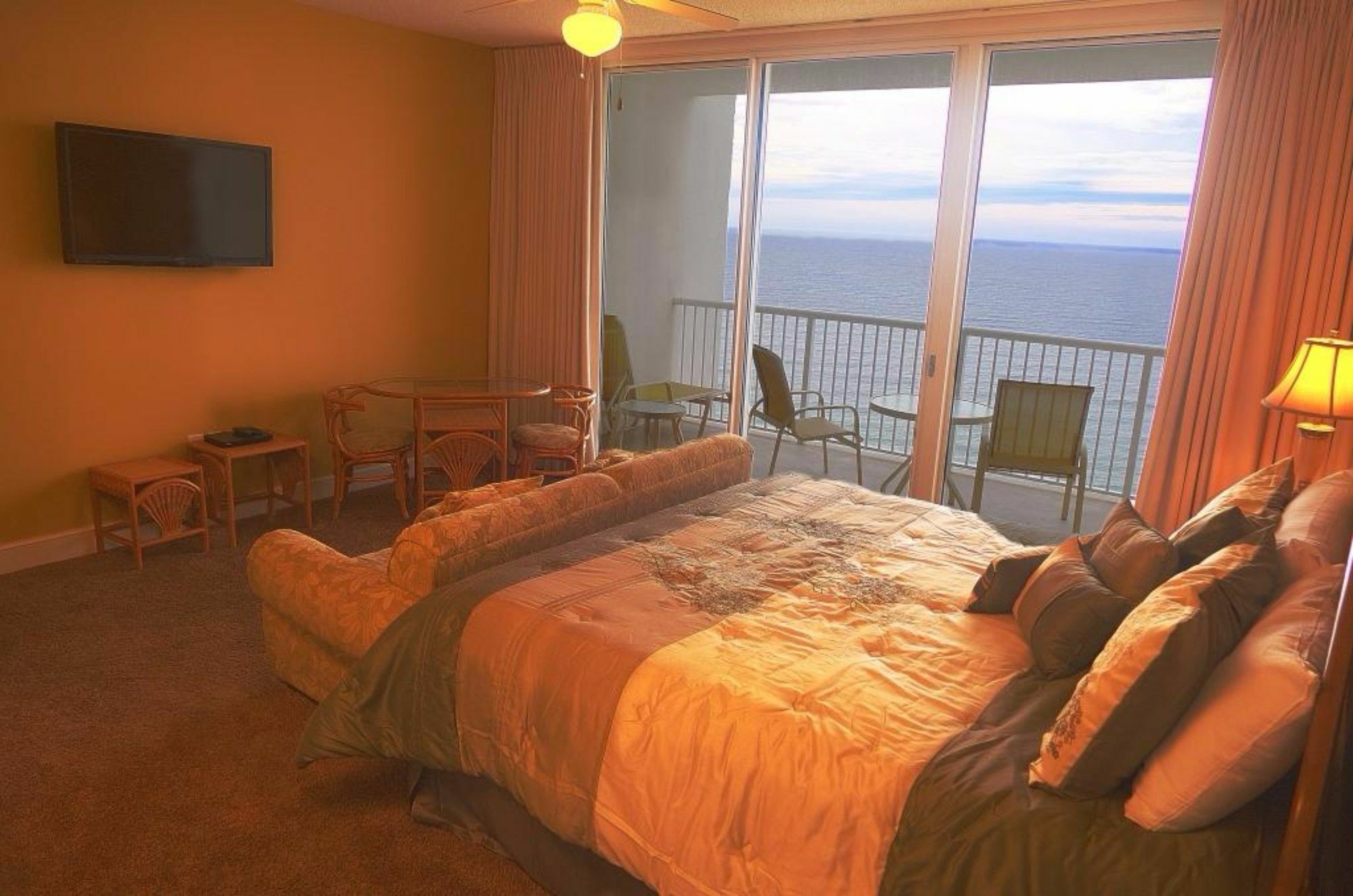 Hotel Majestic By Royal American Getaways Panama City Beach